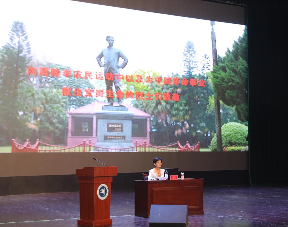 彭洁近景(1).JPG