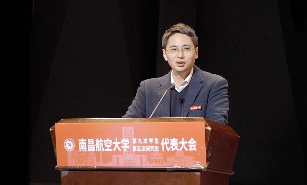 江校长讲话.jpg